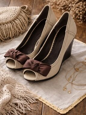 GAP Beige Peep Toe Wedge Heels Bow Canvas 8.5